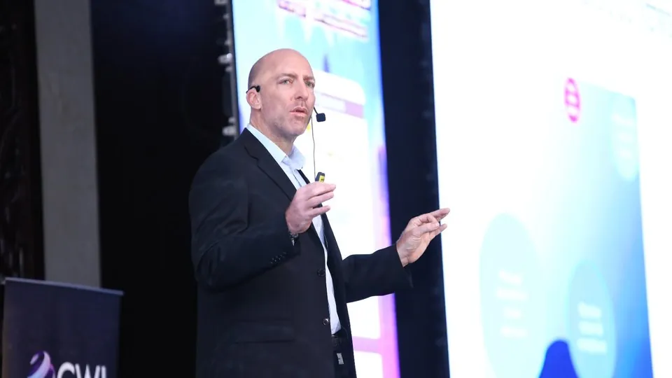 Olivier Gomez speaking to executives at a Corporate World Intelligence event, Dubai, 2024